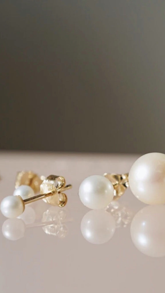 Birthstones of the Month | Pearl, Moonstone, and Alexandrite