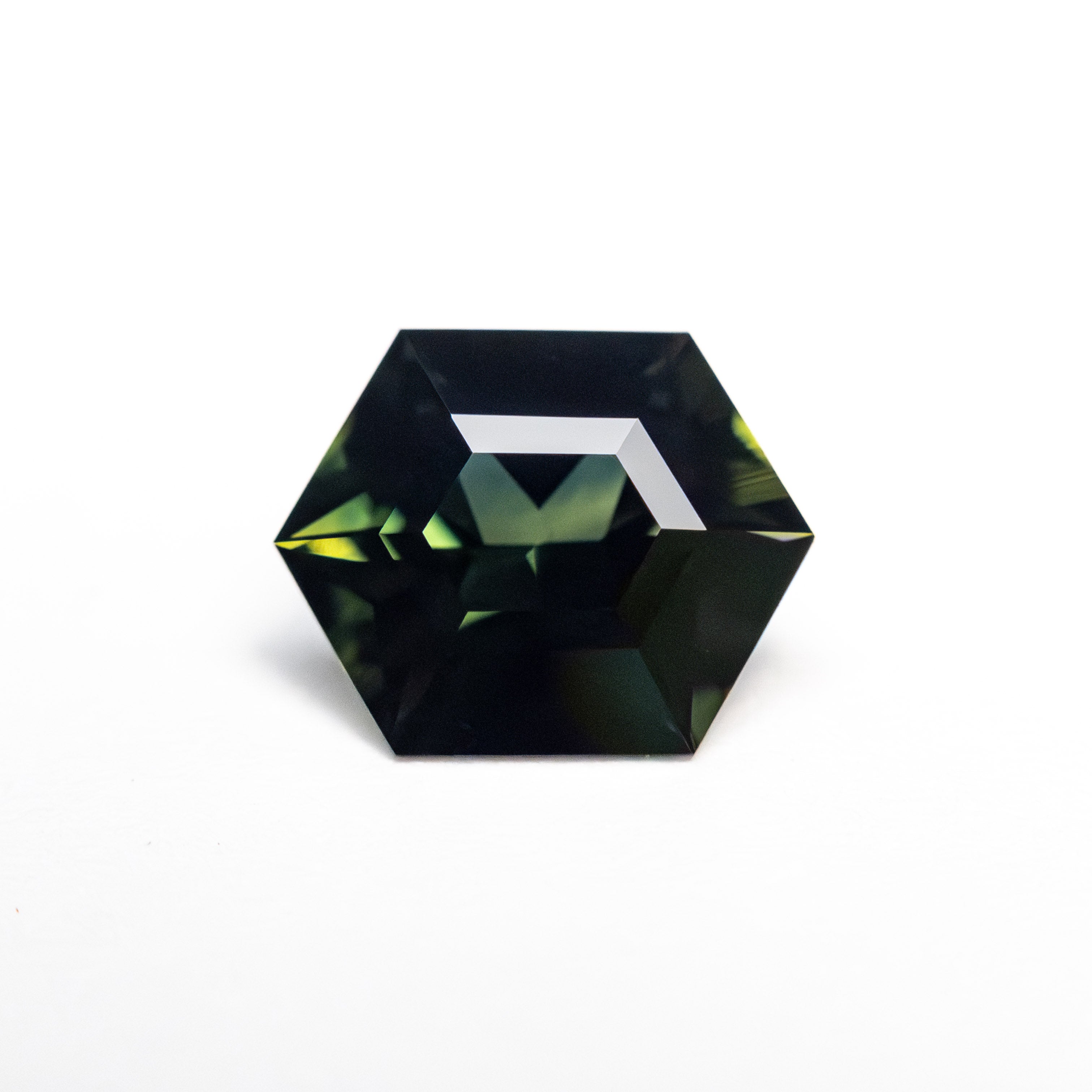 1.51ct 8.20x6.58x3.95mm Hexagon Step Cut Sapphire 26344-02 - Foe & Dear