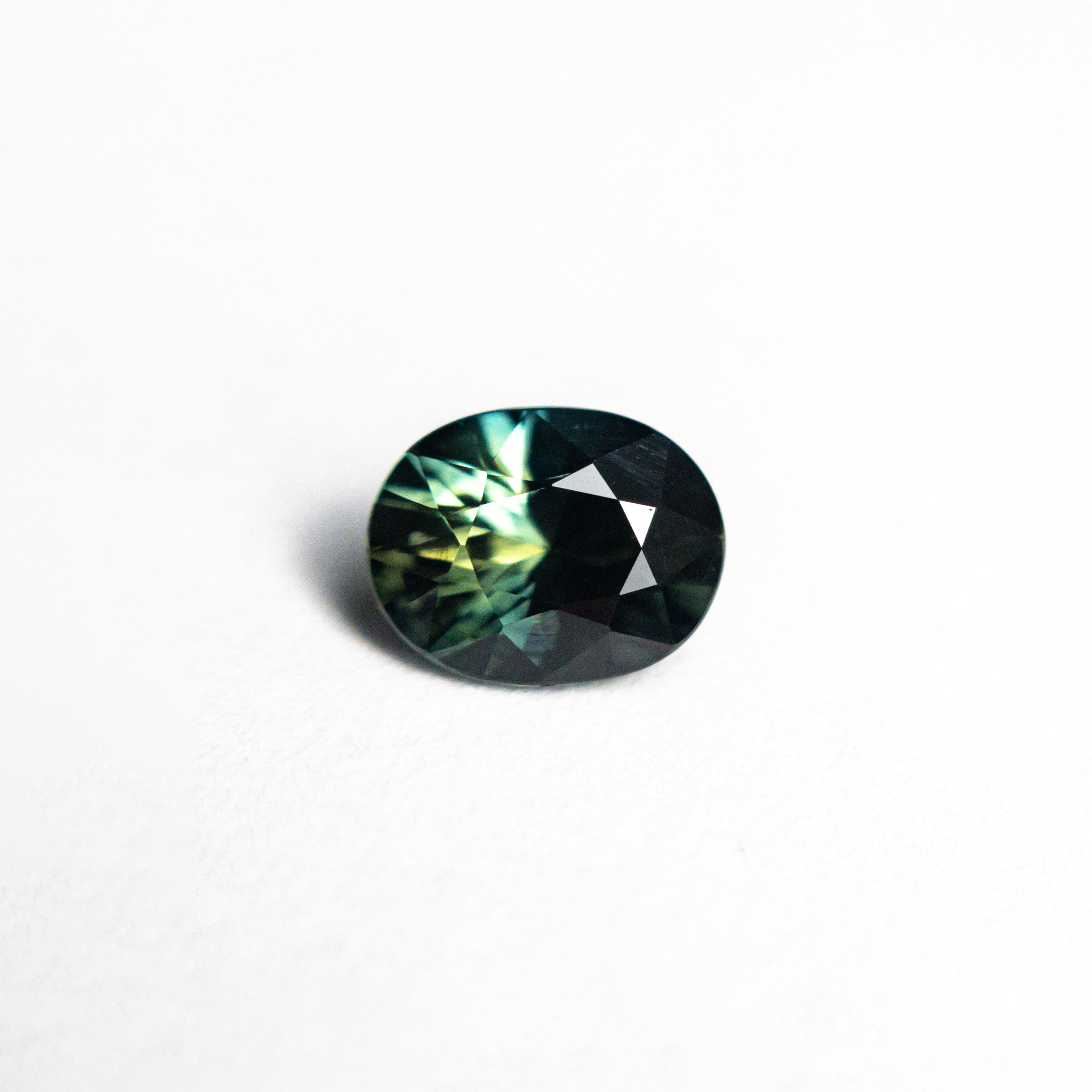 Green/Teal Brilliant Sapphire - 0.88ct Oval