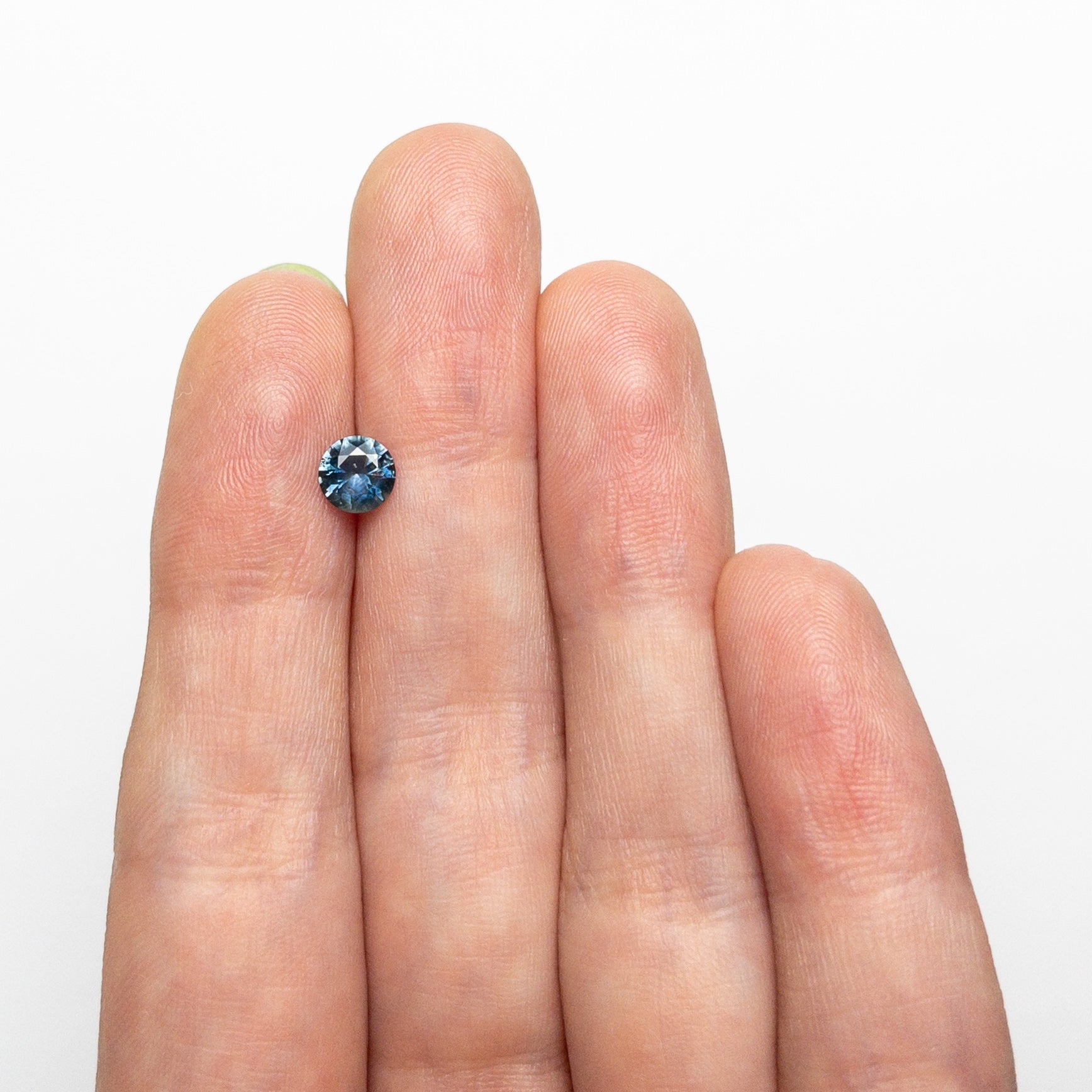 0.63ct 5.20x5.18x3.19mm Round Brilliant Sapphire 26556-24 - Foe & Dear