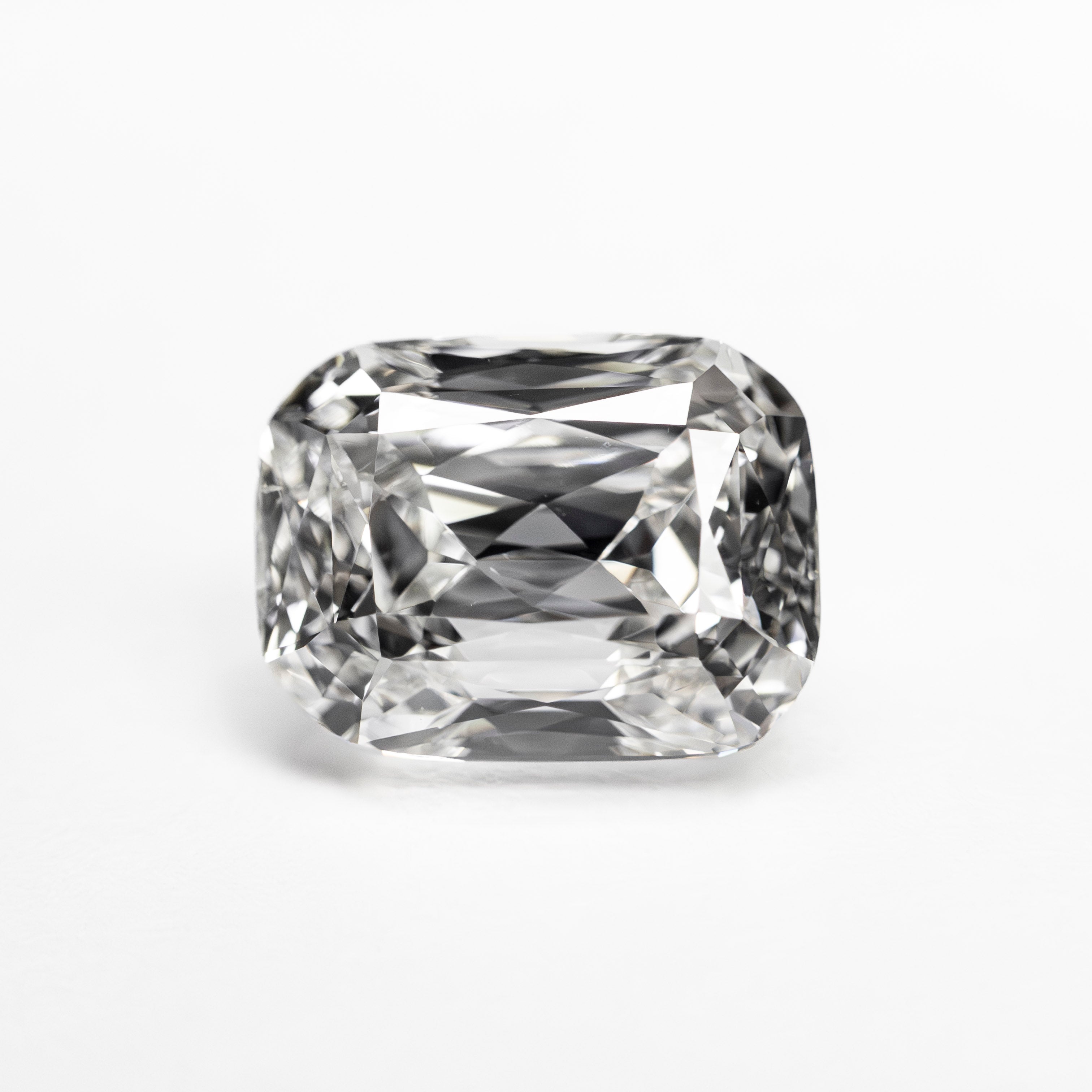 White Brilliant Diamond - 2.54ct Cushion