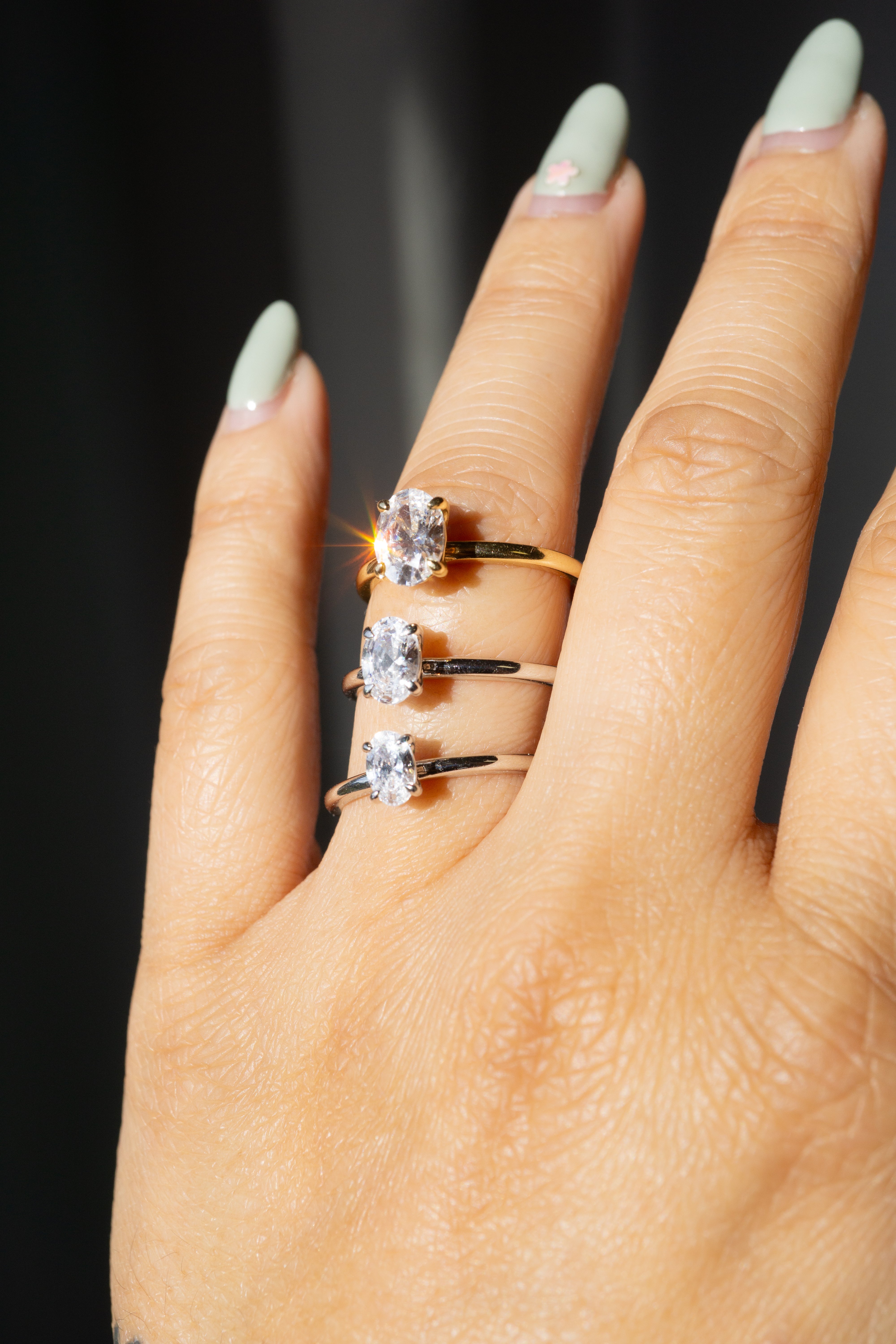 Flat band on sale diamond rings