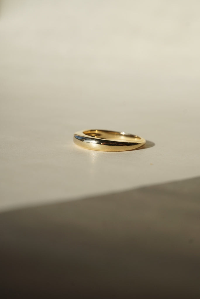 14k Yellow Gold Diamond Ring / Size 7 - Foe & Dear