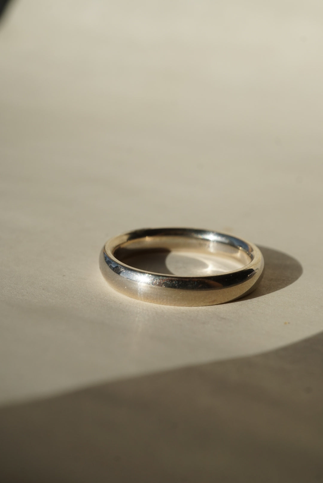 14k White Gold Half Round Band / Size 9.5 - Foe & Dear