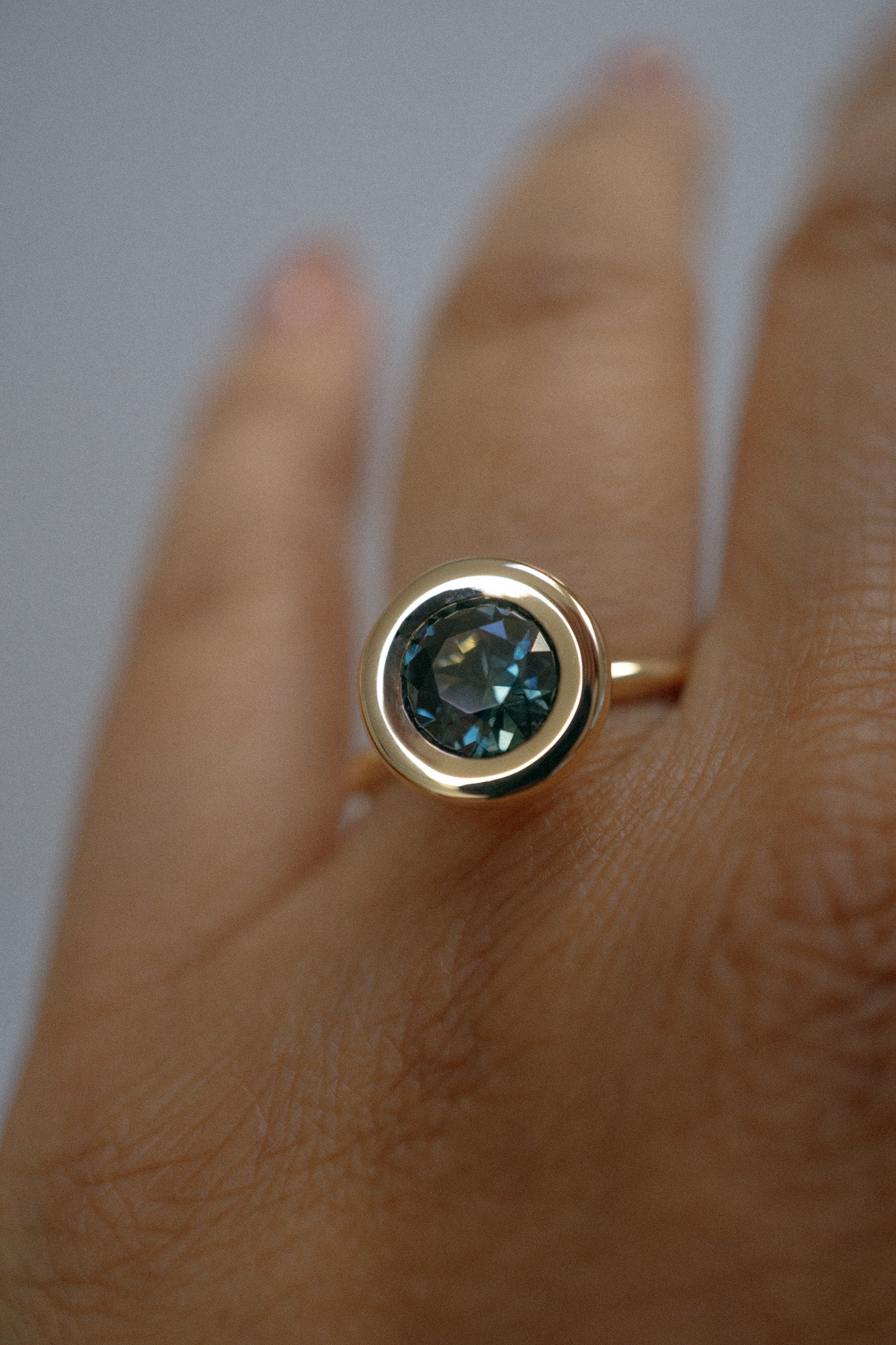 Foe & Dear | Pele Ring - 1.72ct Teal-Green Round Brilliant-cut Sapphire *Ready-to-ship