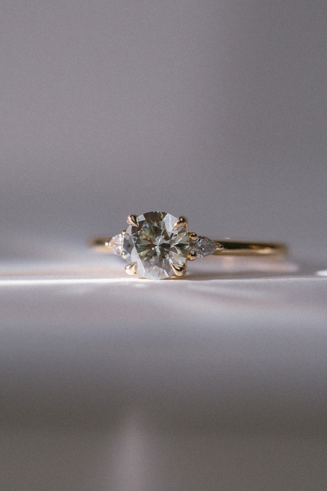 Foe & Dear | Belle Ring - 1.07ct Fancy Light Green Round Brilliant-cut Lab Diamond *ready-to-ship