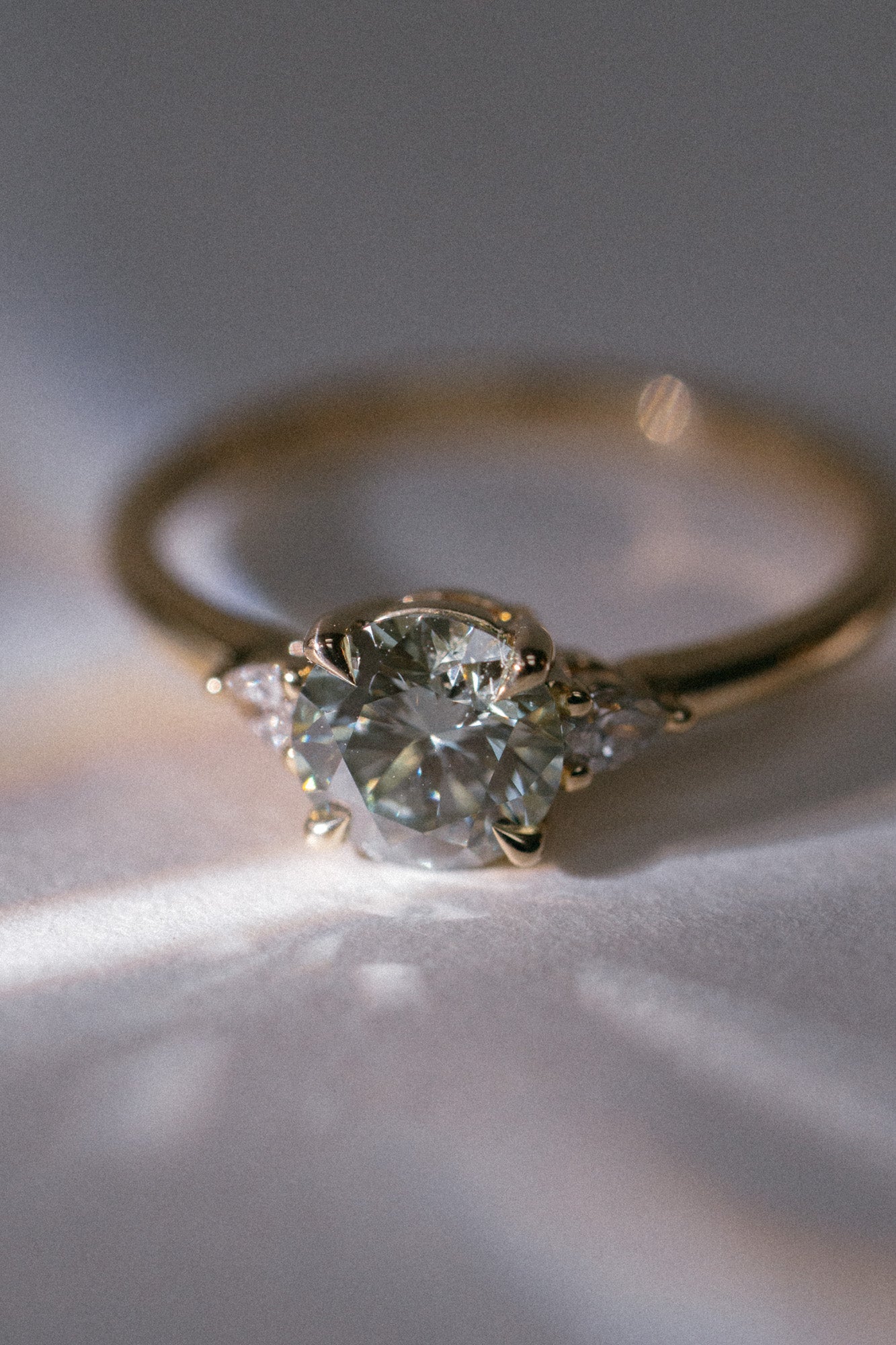 Foe & Dear | Belle Ring - 1.07ct Fancy Light Green Round Brilliant-cut Lab Diamond *ready-to-ship
