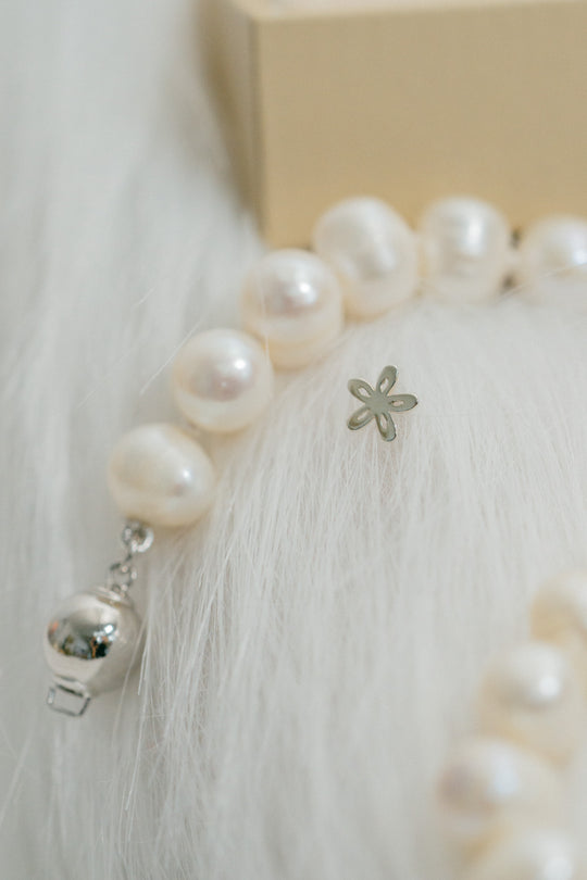 Mini Daisy Stud Earrings *ready-to-ship