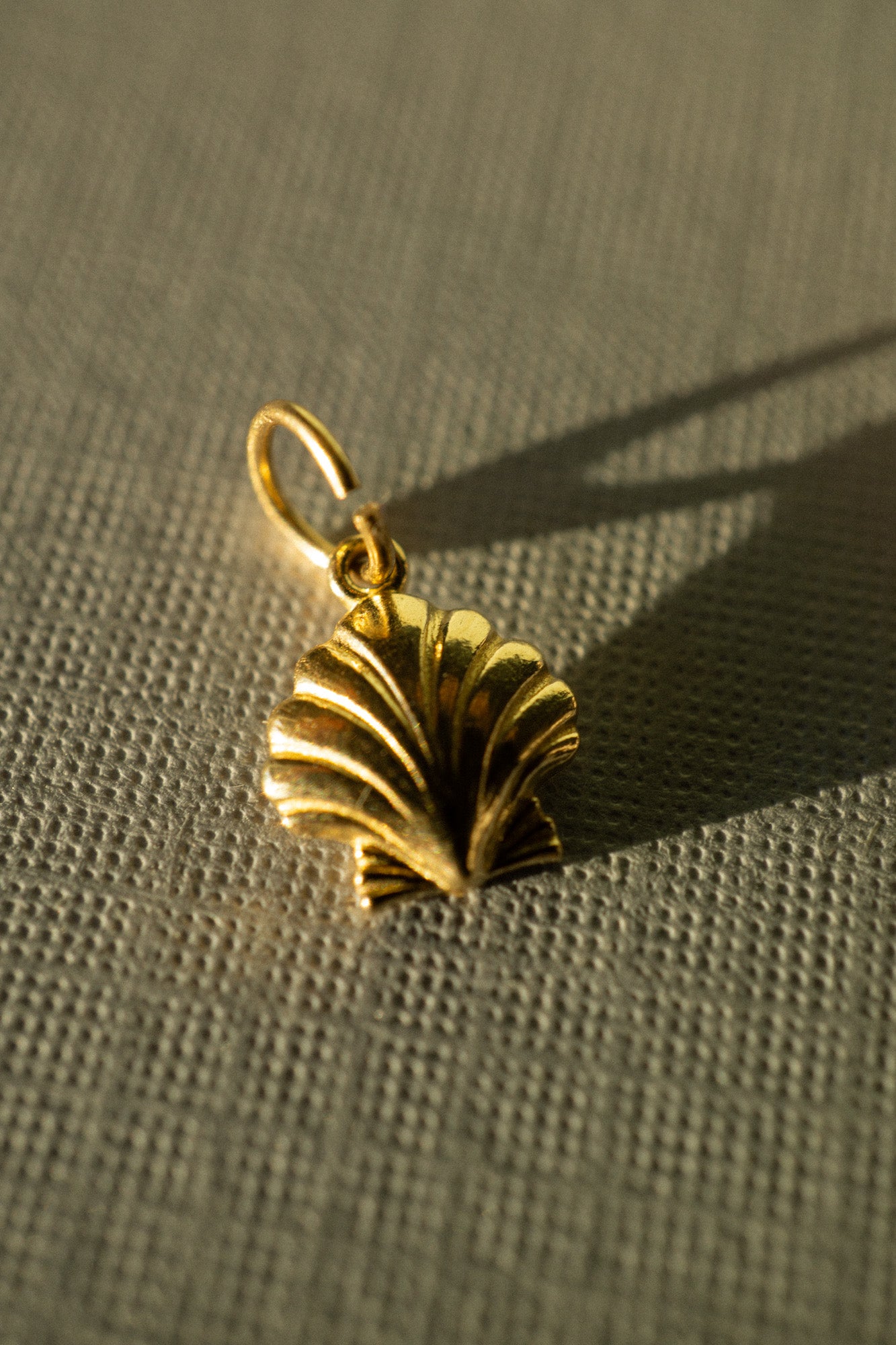 14k Yellow Gold Shell Charm Pendant *ready-to-ship | Foe & Dear
