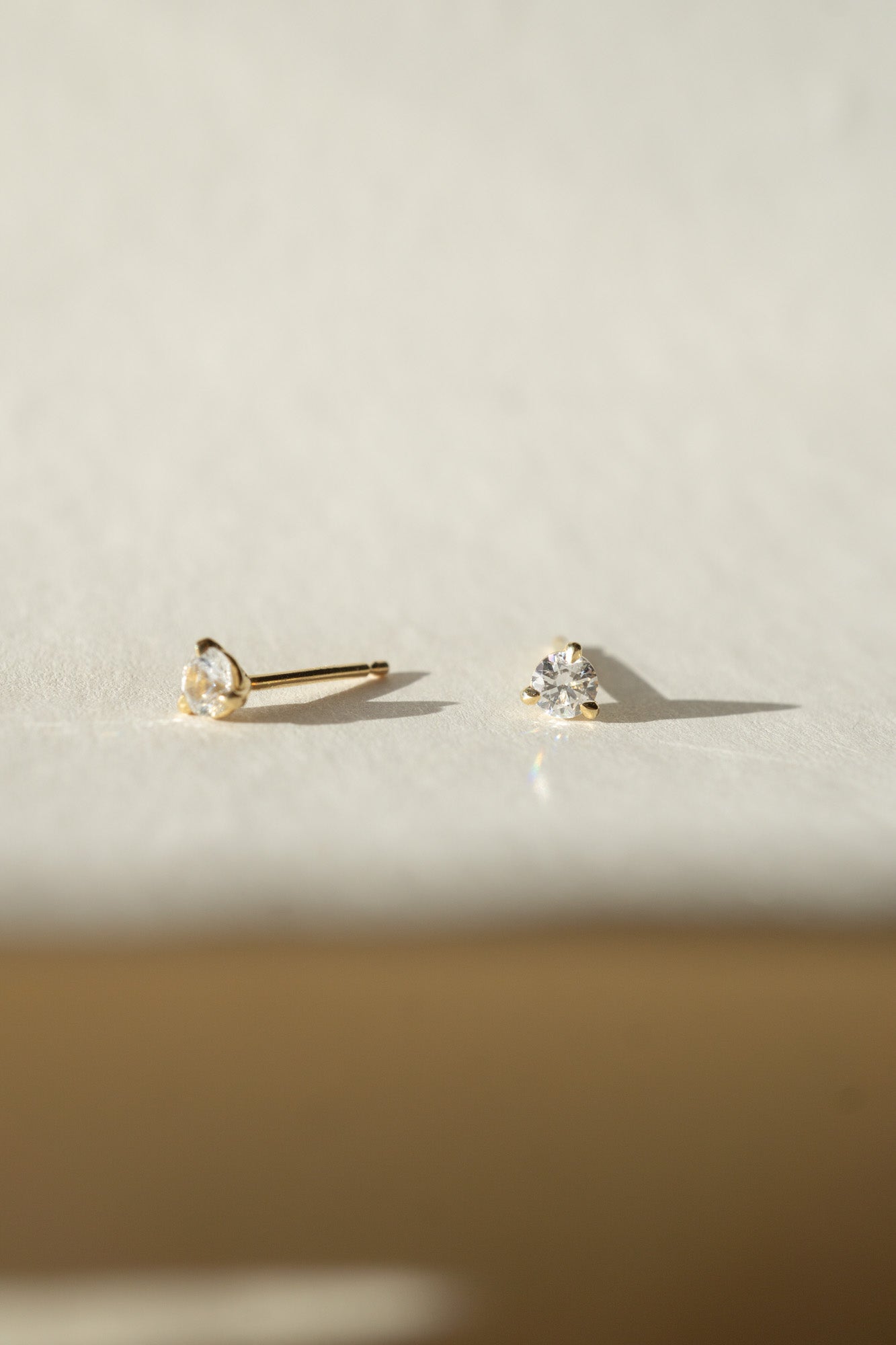 14k Yellow Gold White Sapphire Stud Earrings / 3mm - Foe & Dear