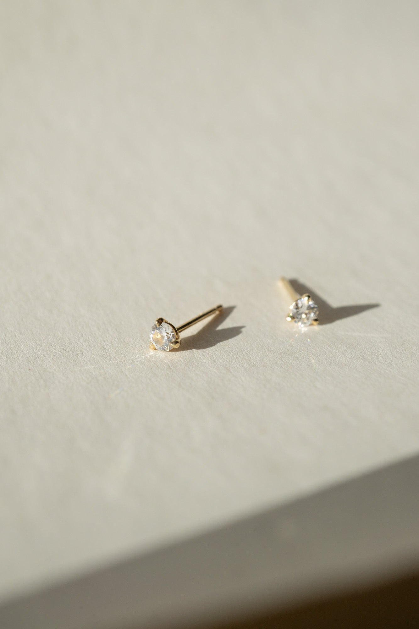 14k Yellow Gold White Sapphire Stud Earrings / 3mm - Foe & Dear